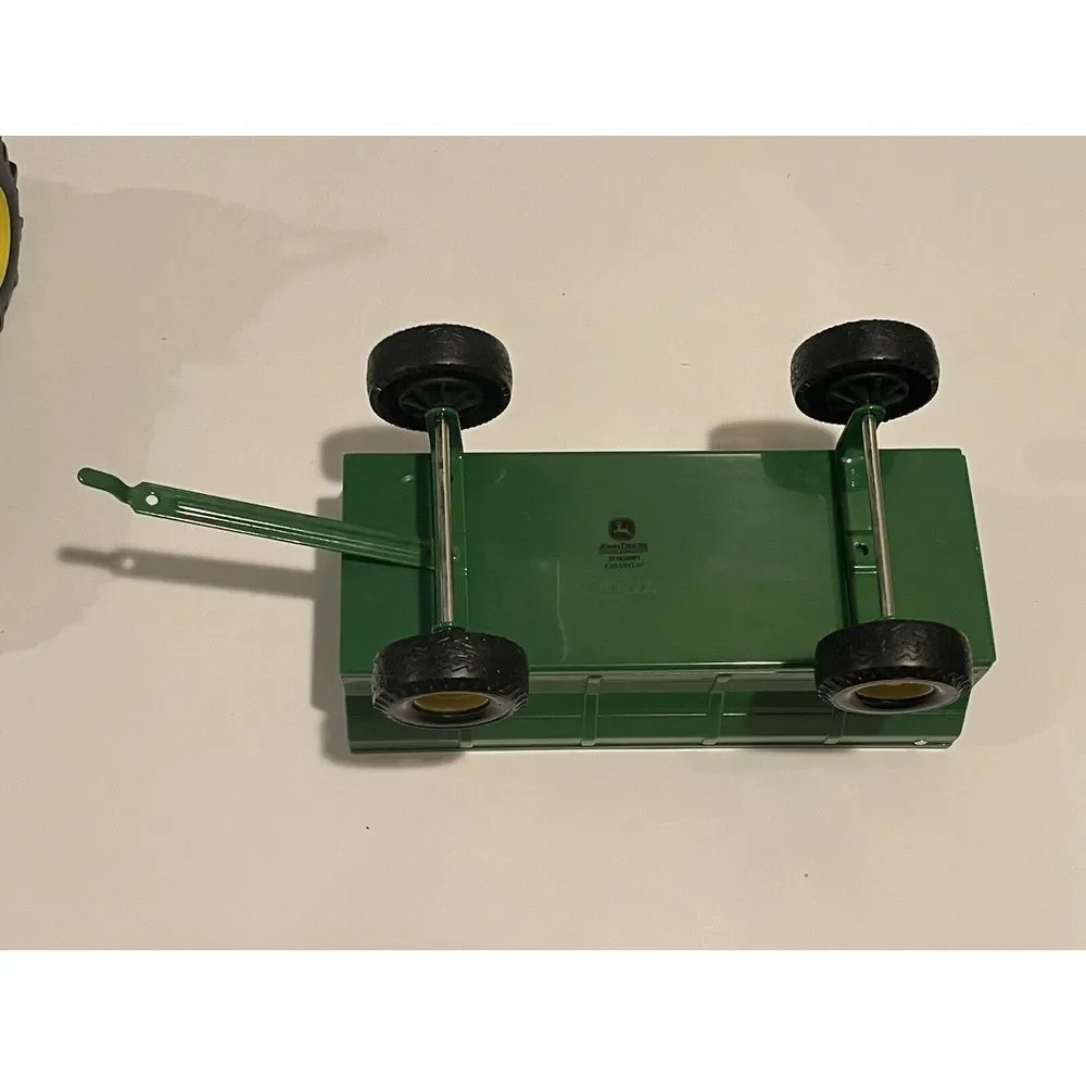 Ertl John Deere Tractor & Hay Wagon 1/32‎ Plastic Farm Horse Ranch